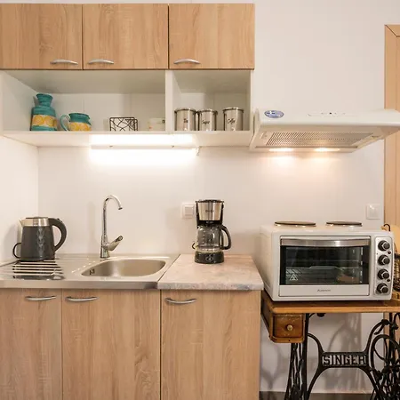 Lion's Yard * ハニア