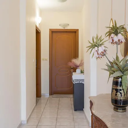 Apartment Lion's Yard