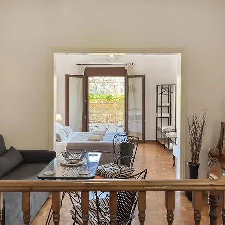 Apartment Lion's Yard